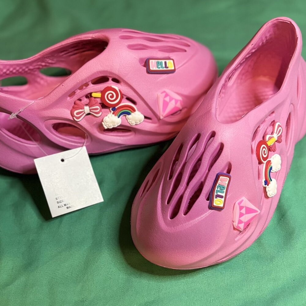 PINK  CROC LIKE KID SZ 11